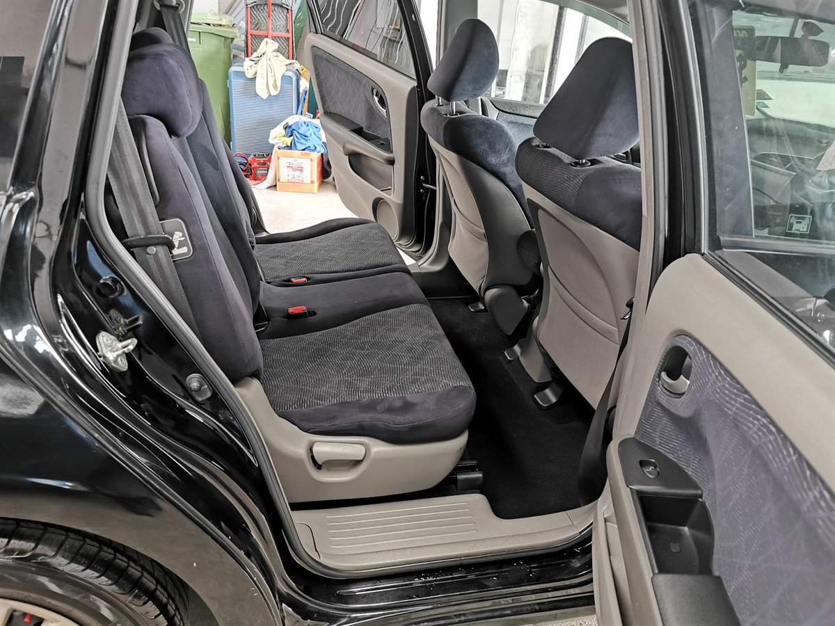 2009 Honda Stream thumbnail