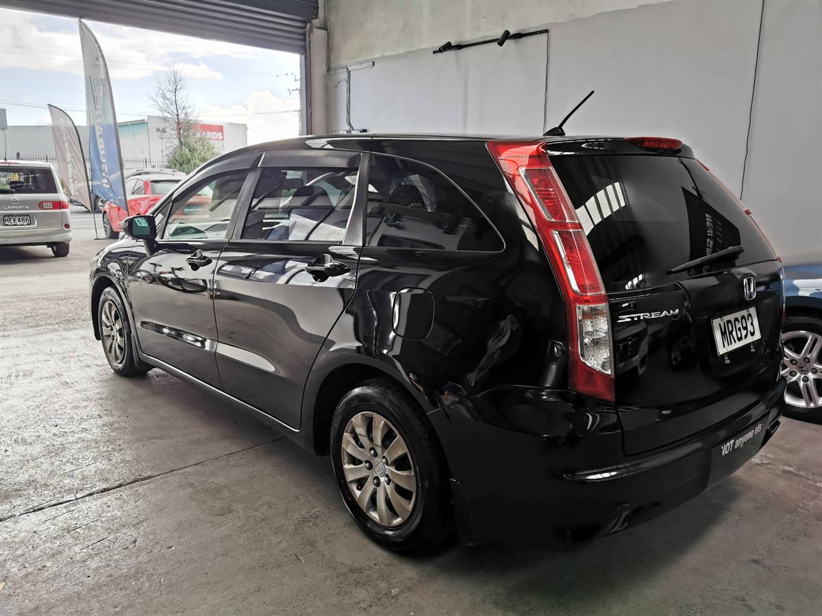 2009 Honda Stream thumbnail