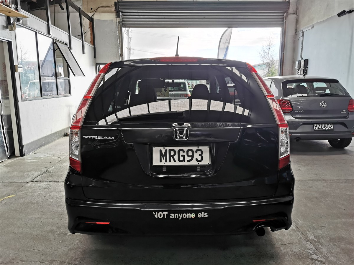 2009 Honda Stream thumbnail