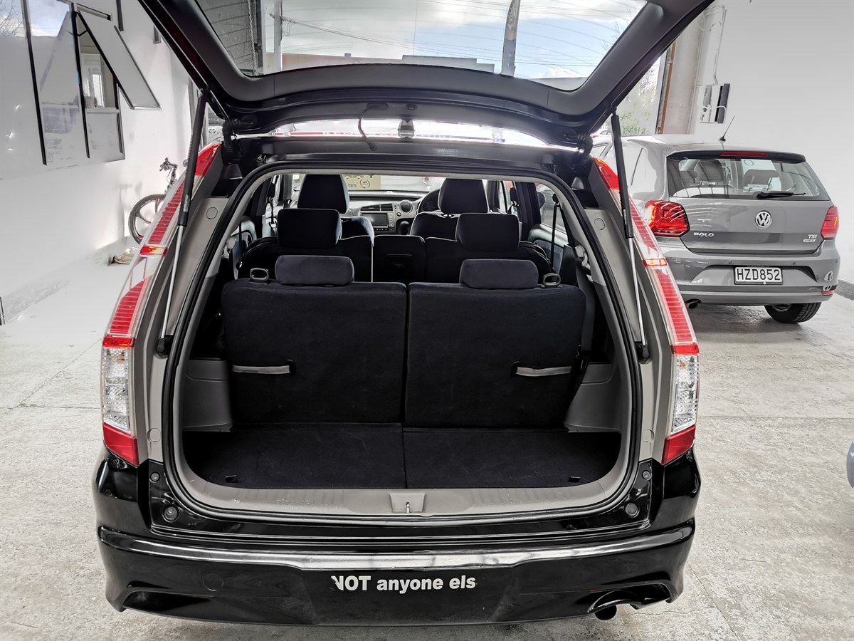2009 Honda Stream thumbnail