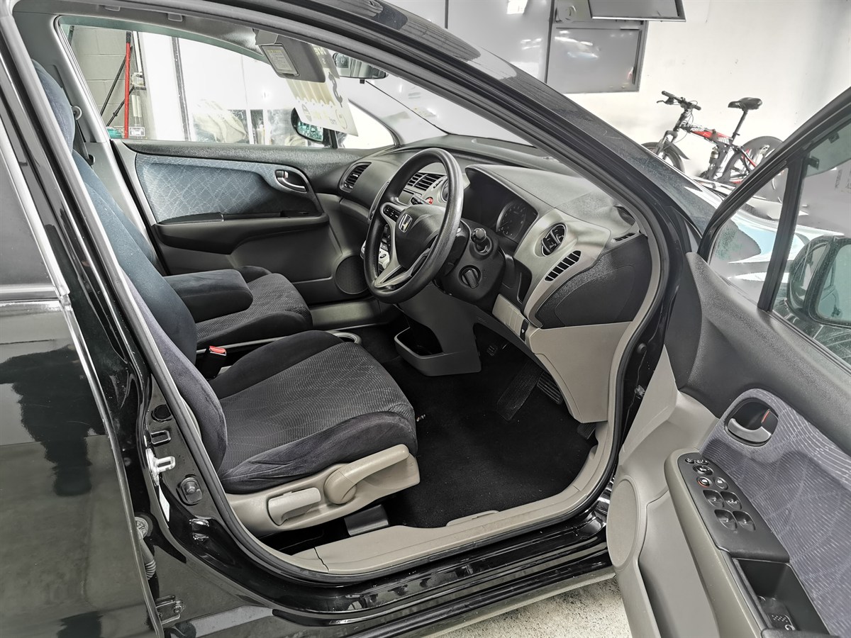 2009 Honda Stream thumbnail