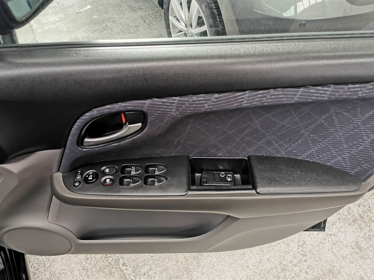 2009 Honda Stream thumbnail