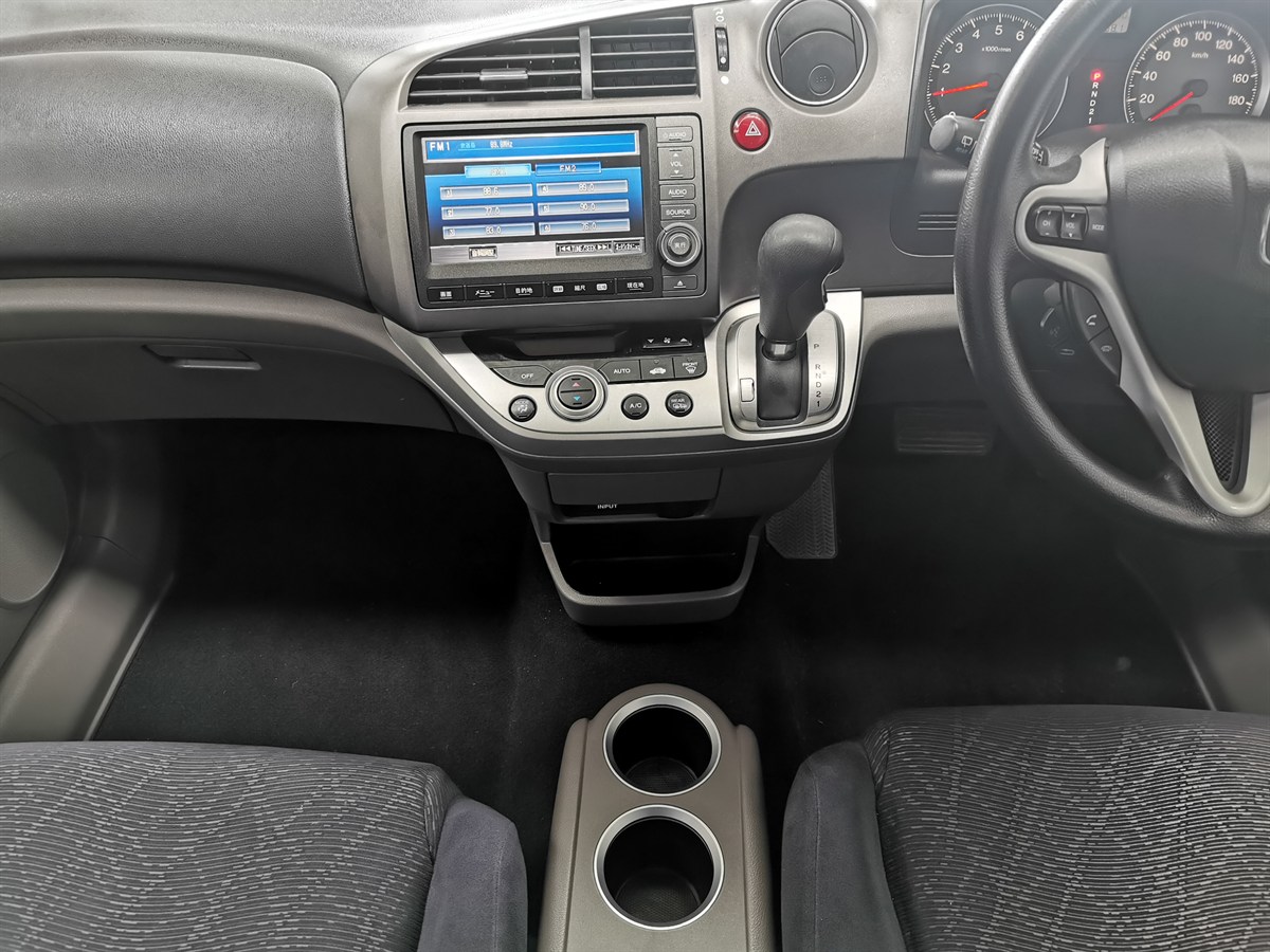 2009 Honda Stream thumbnail