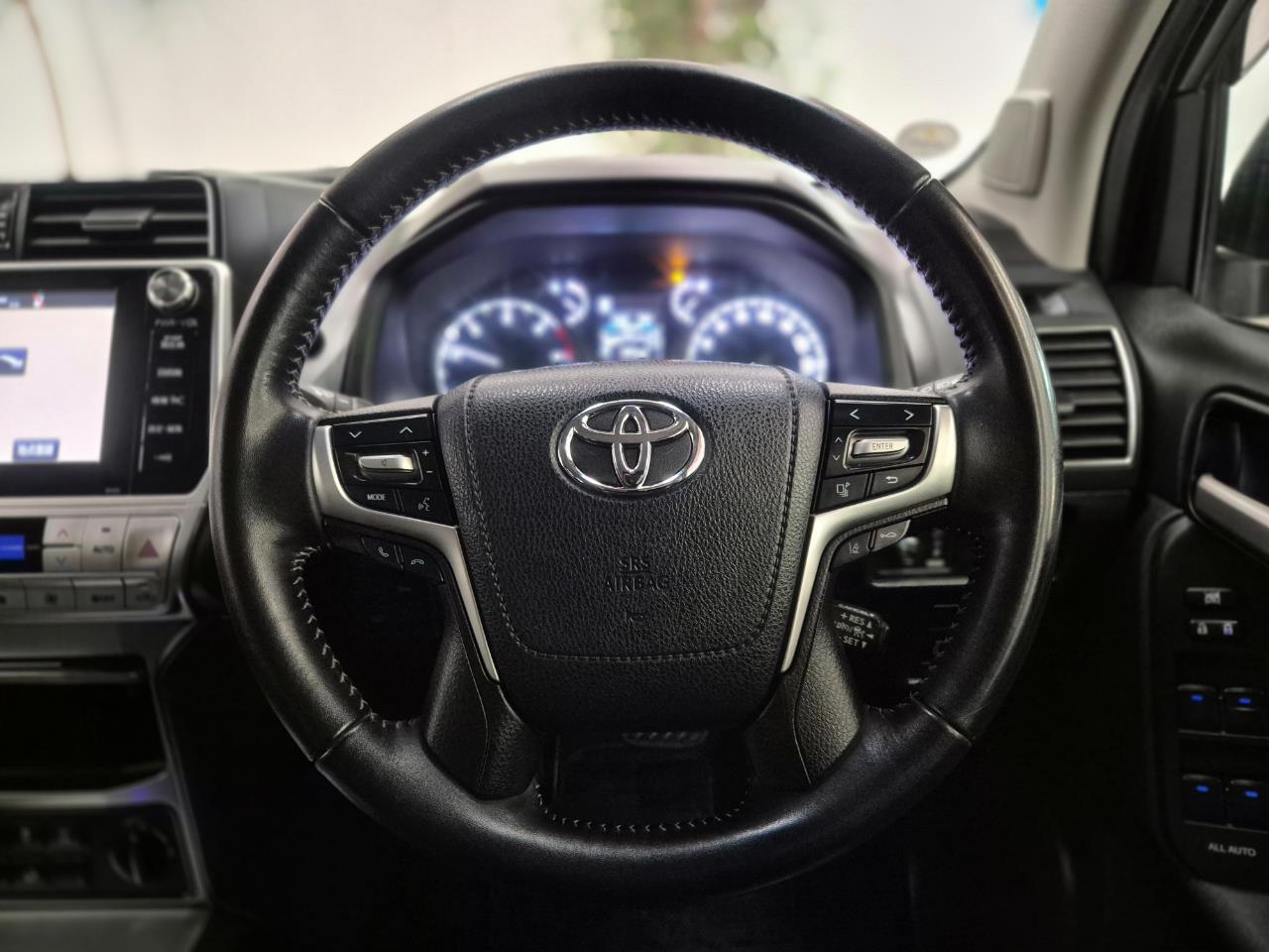2018 Toyota Landcruiser thumbnail