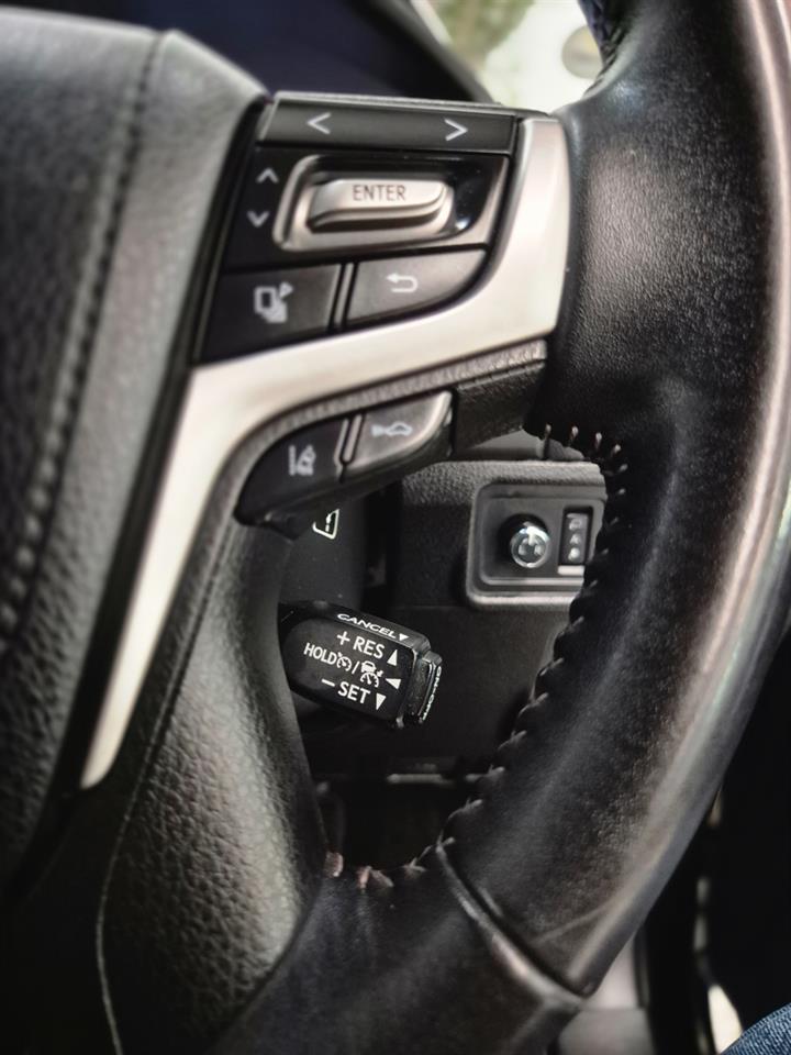2018 Toyota Landcruiser thumbnail