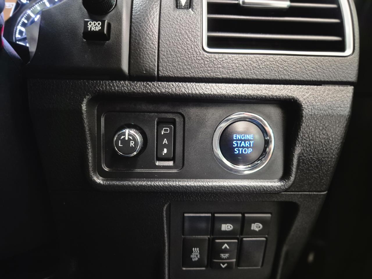 2018 Toyota Landcruiser thumbnail