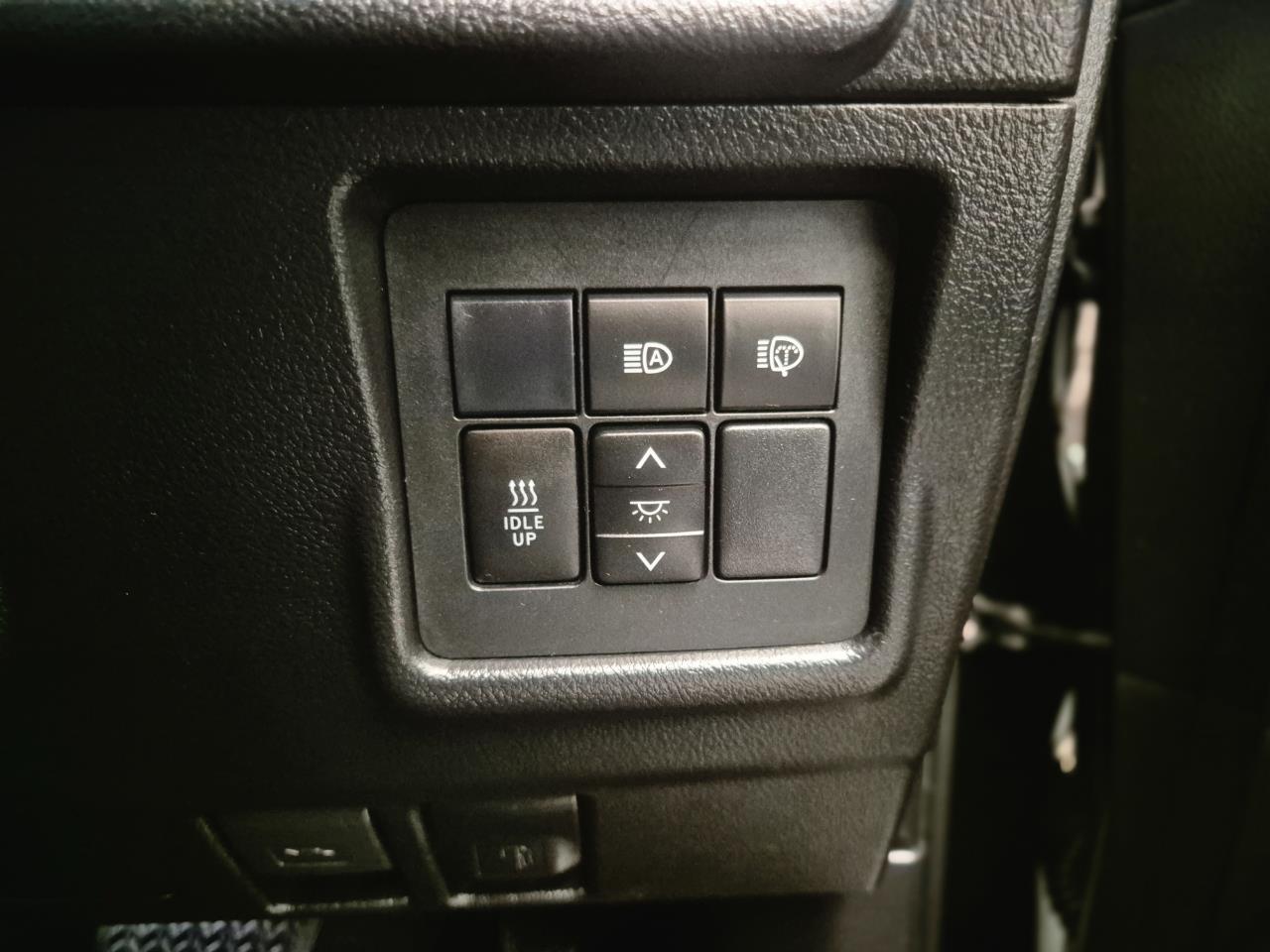 2018 Toyota Landcruiser thumbnail