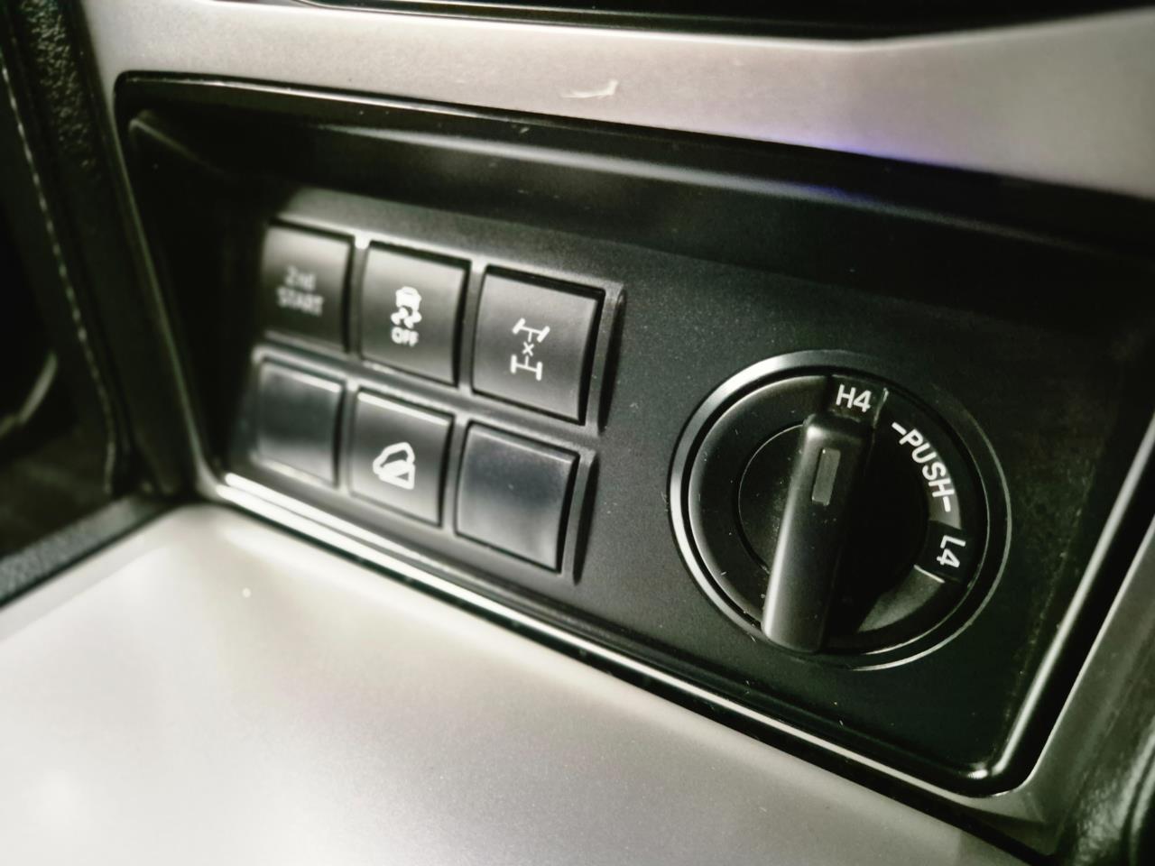 2018 Toyota Landcruiser thumbnail
