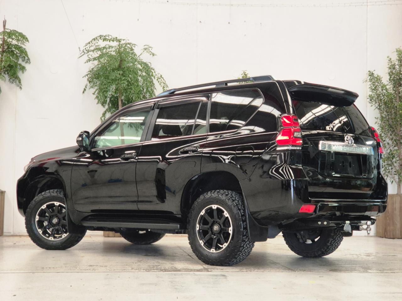 2018 Toyota Landcruiser thumbnail