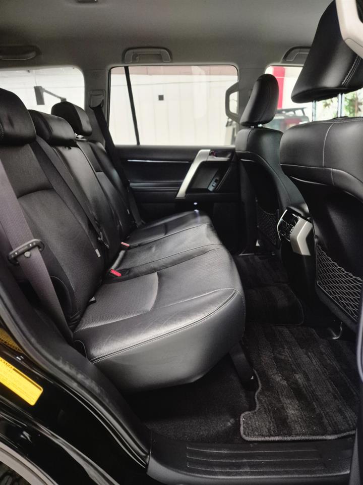 2018 Toyota Landcruiser thumbnail