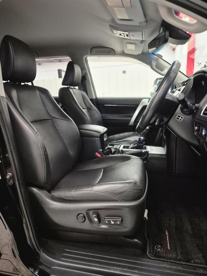 2018 Toyota Landcruiser thumbnail