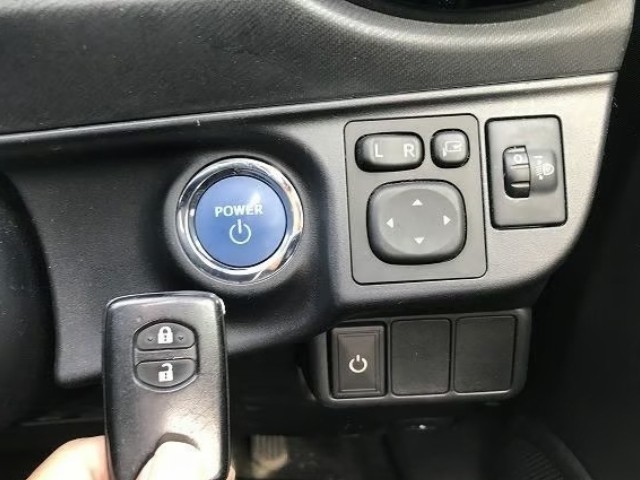 2016 Toyota Aqua thumbnail