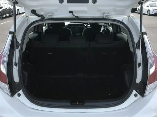 2016 Toyota Aqua thumbnail