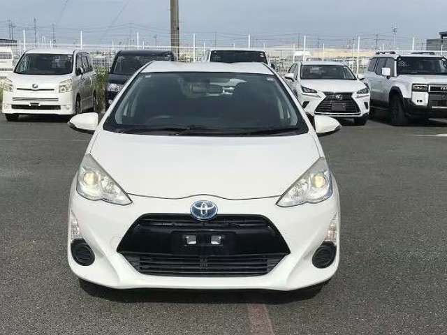 2016 Toyota Aqua thumbnail