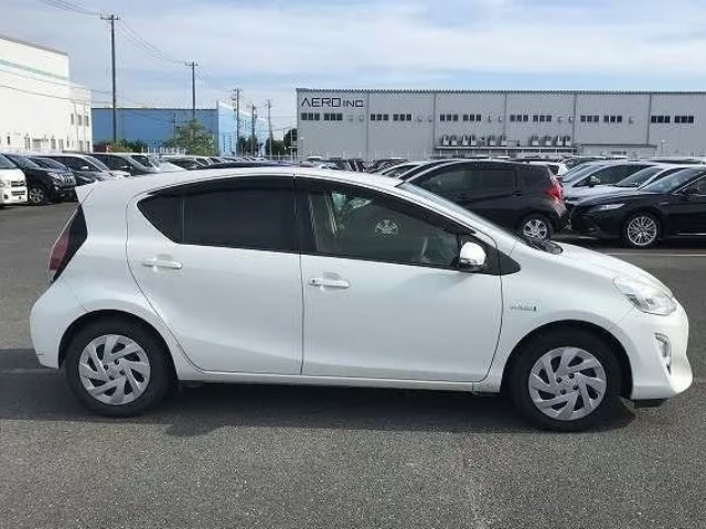 2016 Toyota Aqua thumbnail