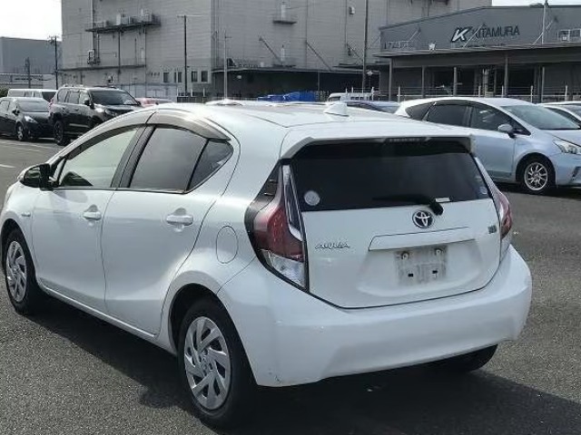 2016 Toyota Aqua thumbnail