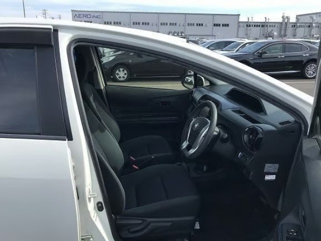 2016 Toyota Aqua thumbnail