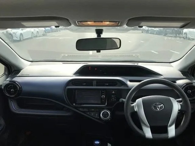 2016 Toyota Aqua thumbnail