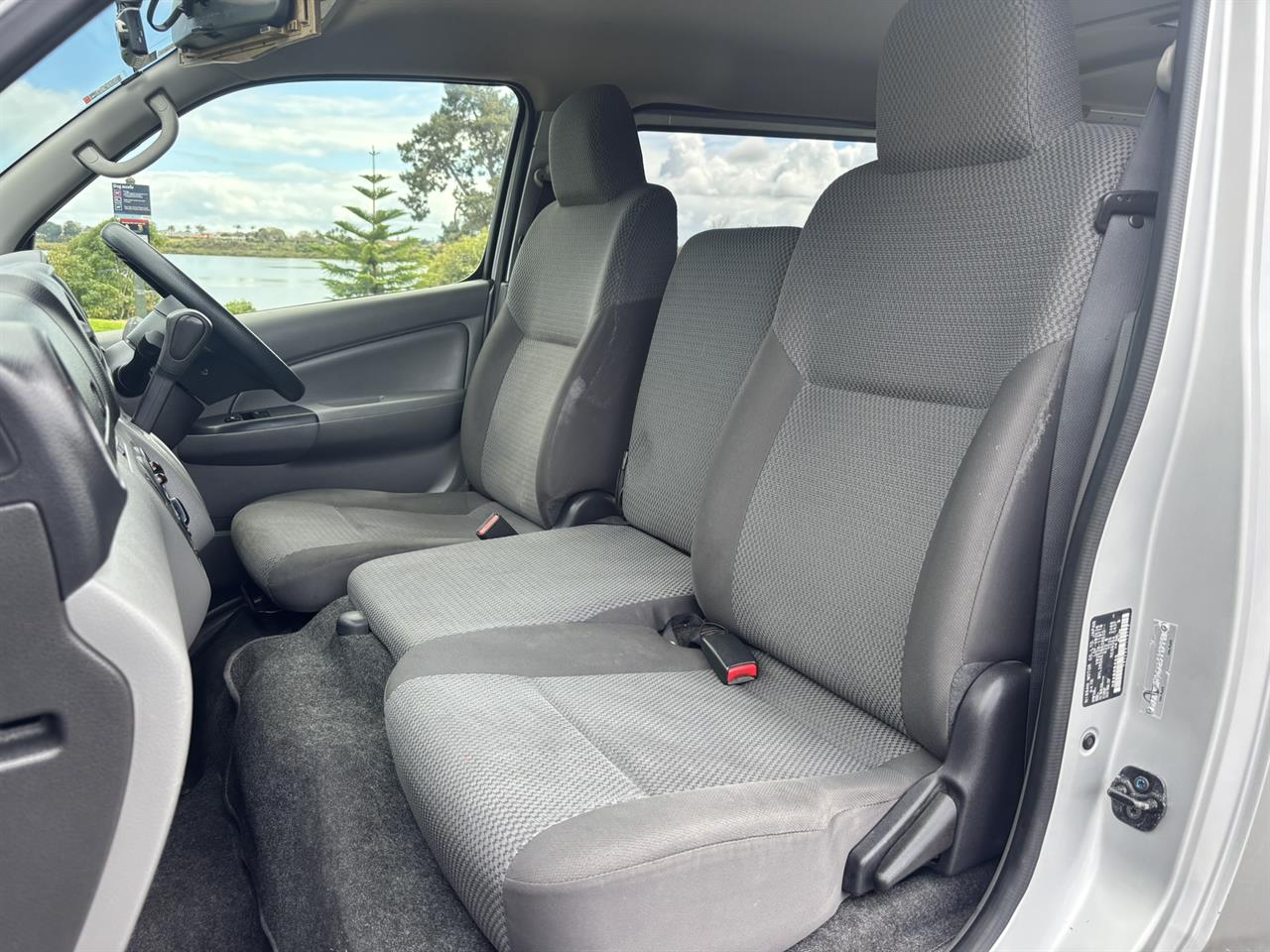 2020 Nissan NV350 thumbnail