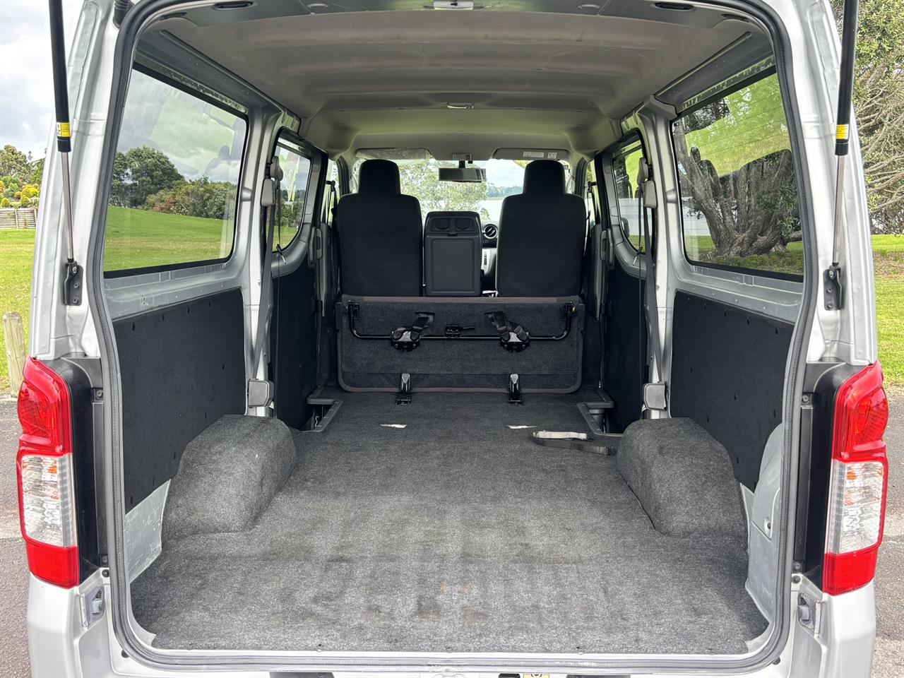 2020 Nissan NV350 thumbnail