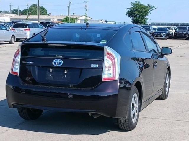 2014 Toyota Prius thumbnail
