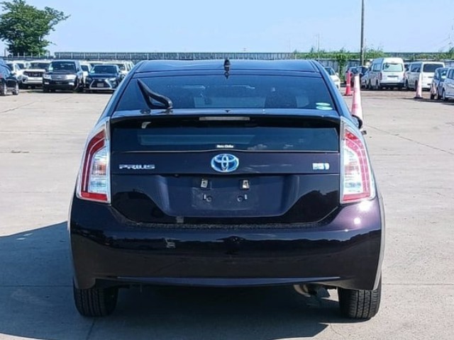 2014 Toyota Prius thumbnail