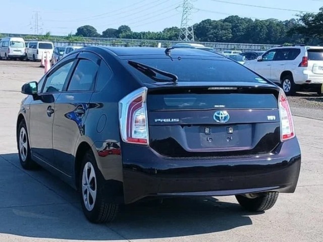 2014 Toyota Prius thumbnail