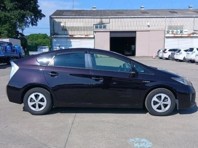 2014 Toyota Prius thumbnail