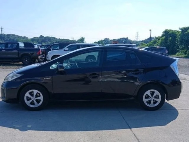 2014 Toyota Prius thumbnail