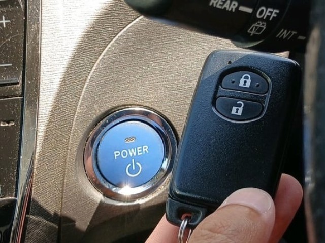 2014 Toyota Prius thumbnail