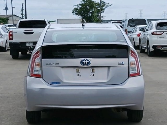 2014 Toyota Prius thumbnail