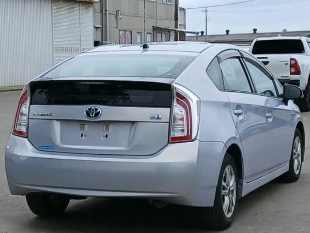 2014 Toyota Prius thumbnail