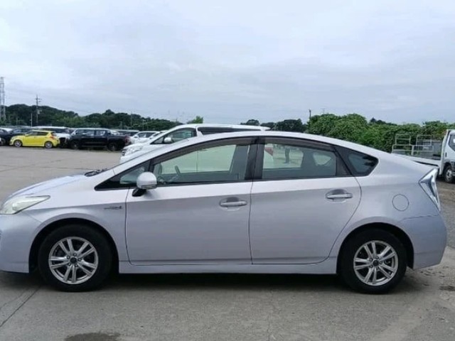 2014 Toyota Prius thumbnail