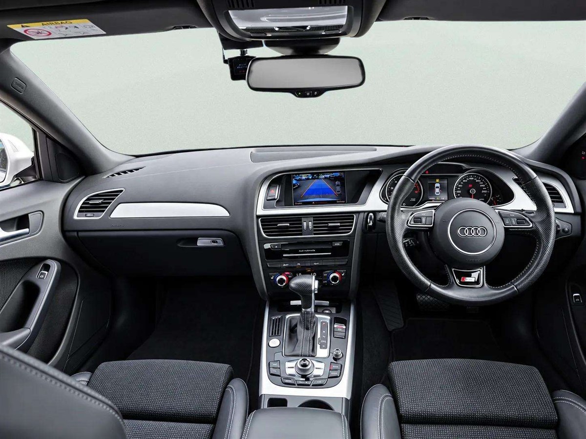 2016 Audi A4 thumbnail