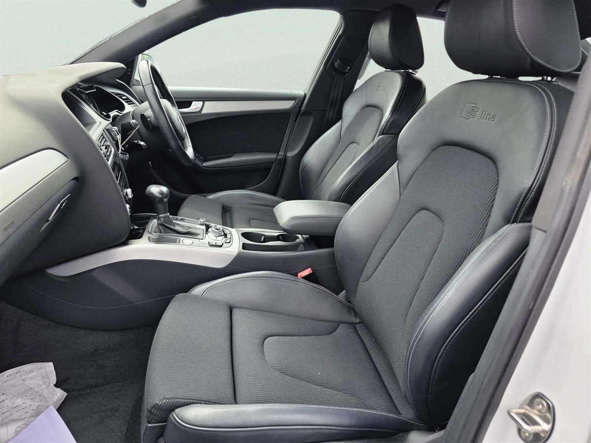 2016 Audi A4 thumbnail
