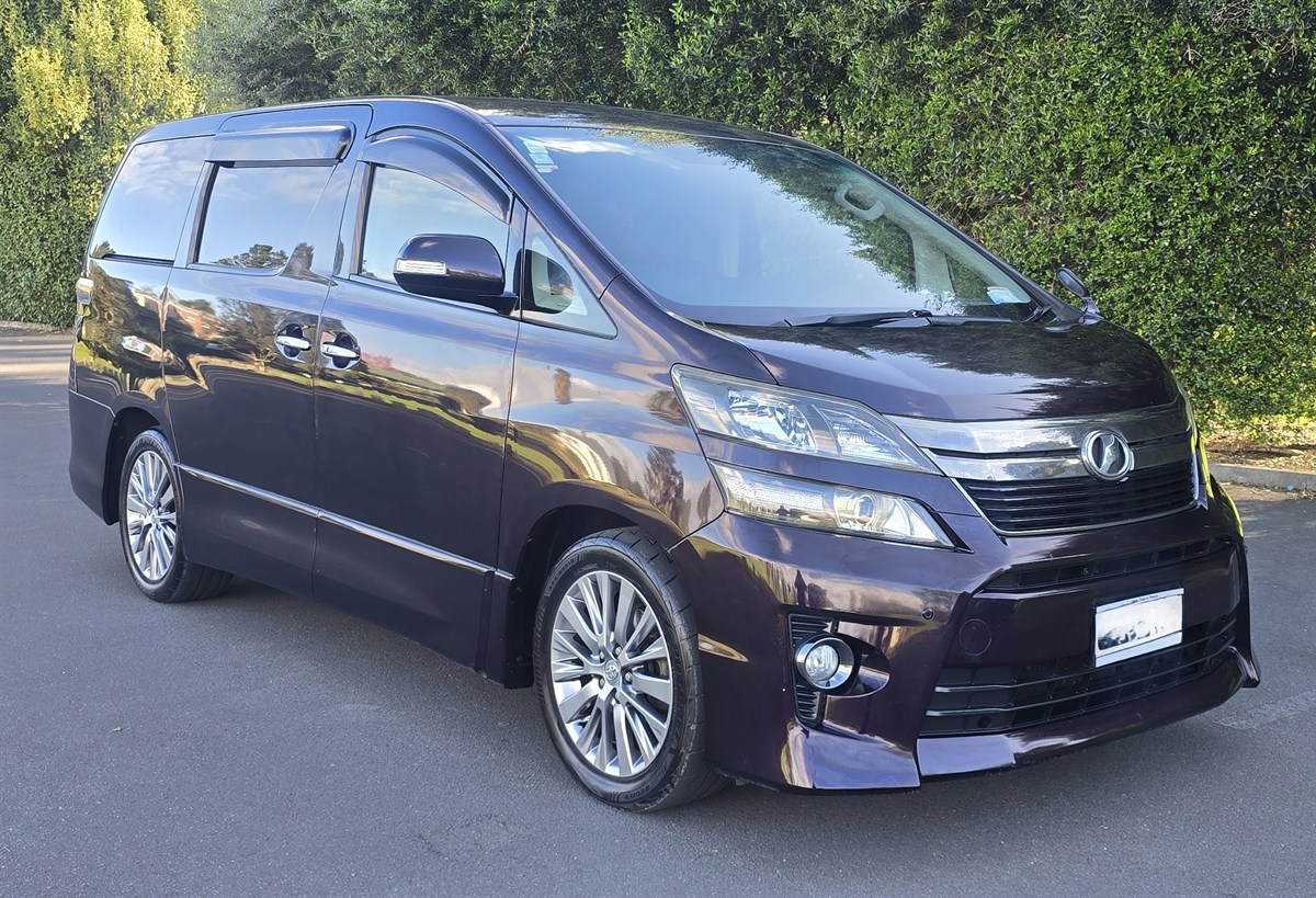 2013 Toyota Vellfire thumbnail