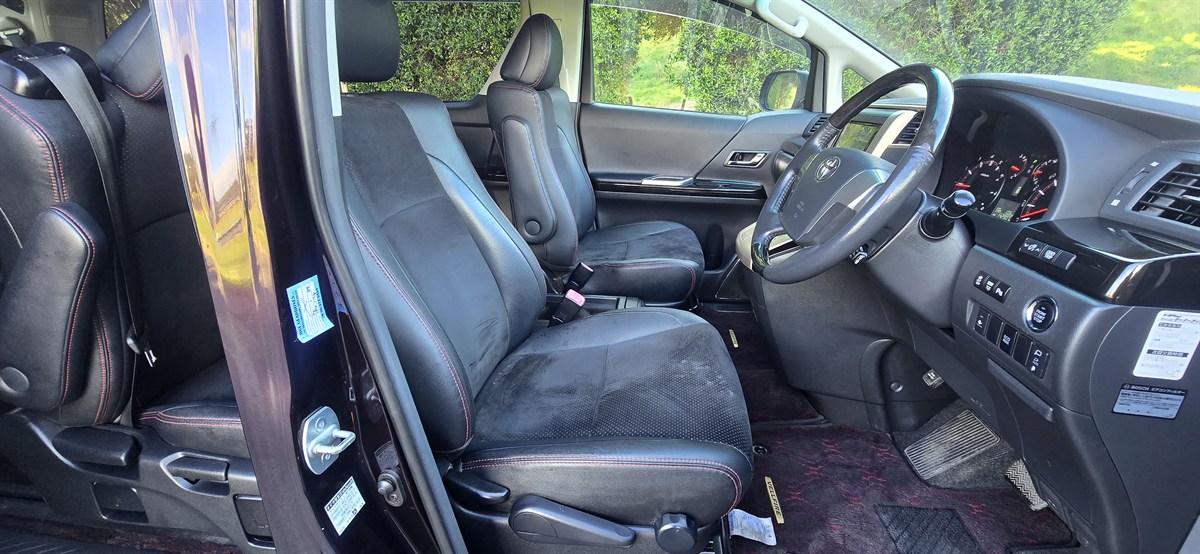 2013 Toyota Vellfire thumbnail