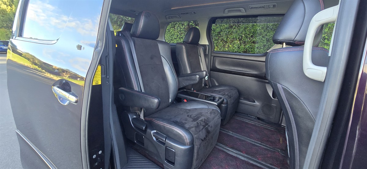 2013 Toyota Vellfire thumbnail