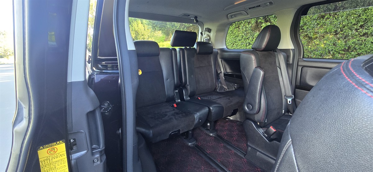 2013 Toyota Vellfire thumbnail