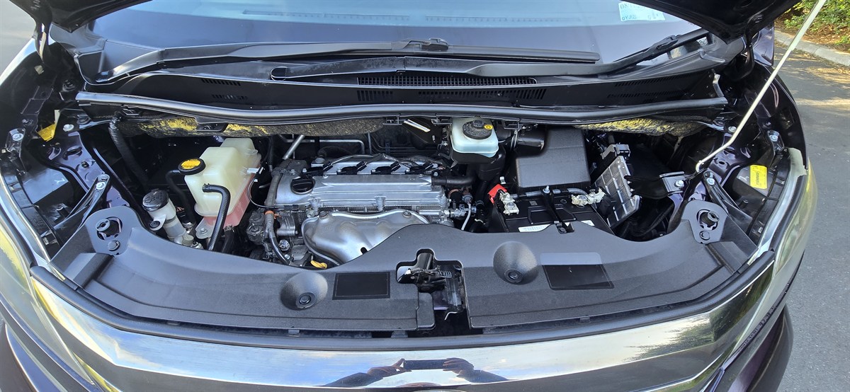 2013 Toyota Vellfire thumbnail