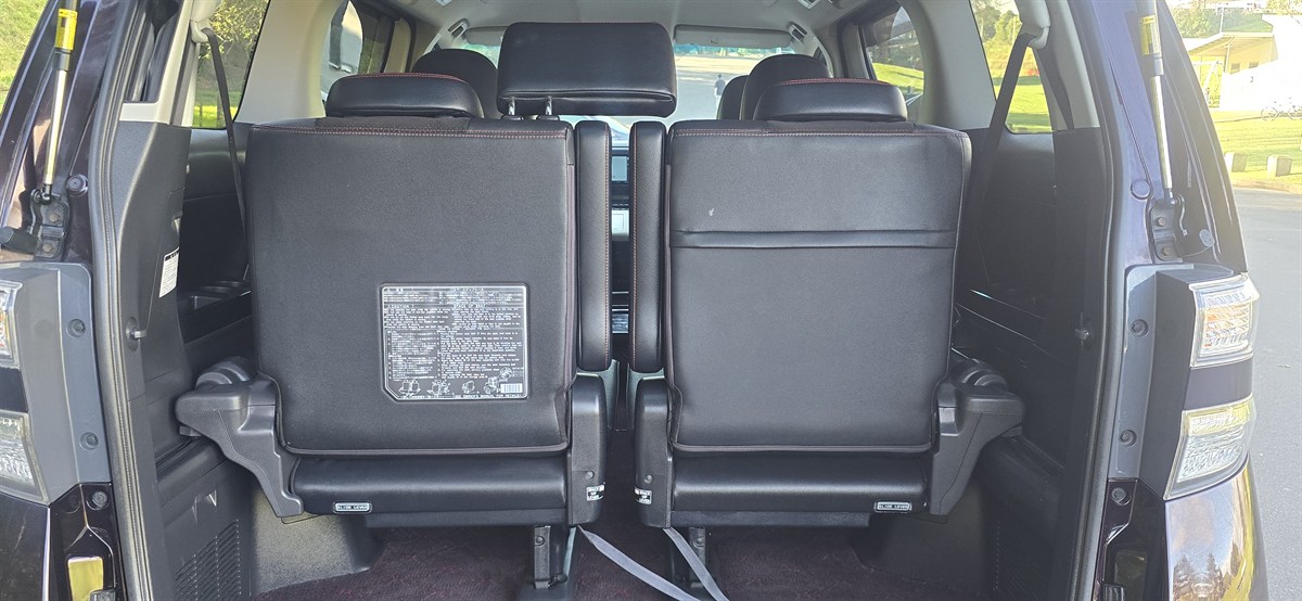 2013 Toyota Vellfire thumbnail