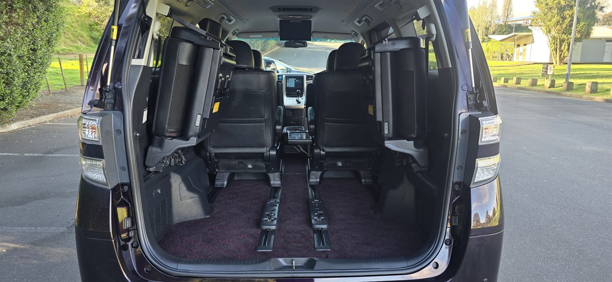 2013 Toyota Vellfire thumbnail
