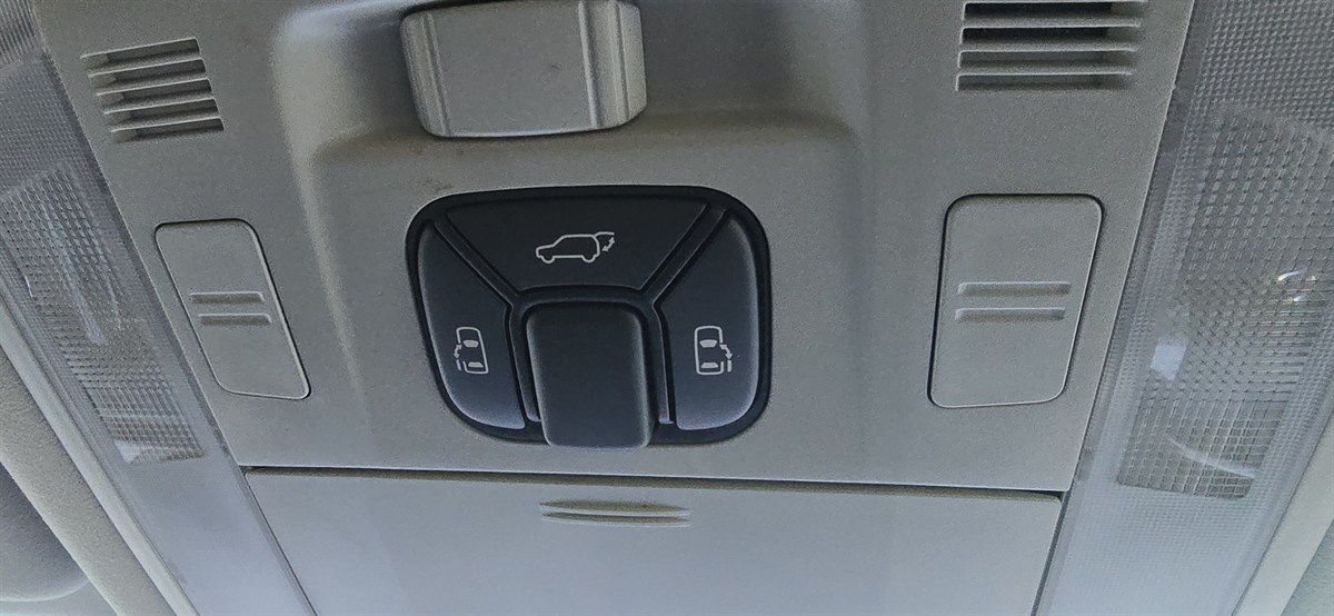 2013 Toyota Vellfire thumbnail