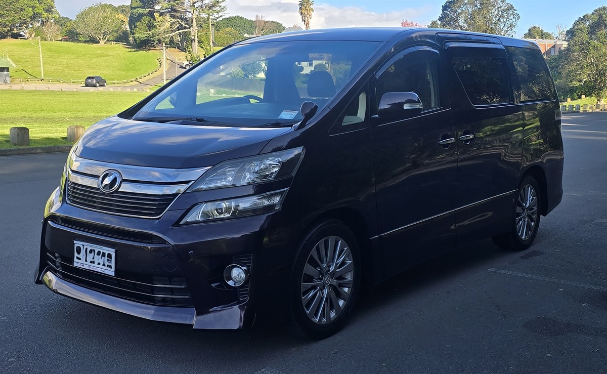 2013 Toyota Vellfire thumbnail