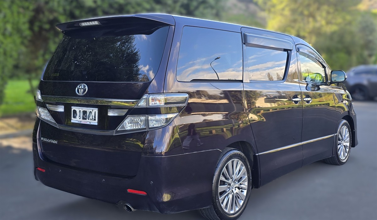 2013 Toyota Vellfire thumbnail