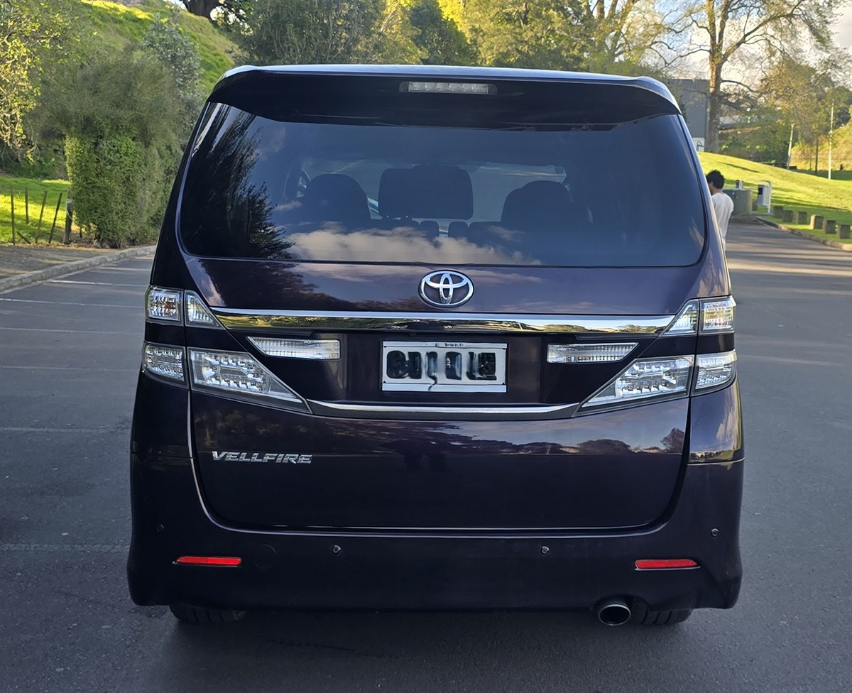 2013 Toyota Vellfire thumbnail