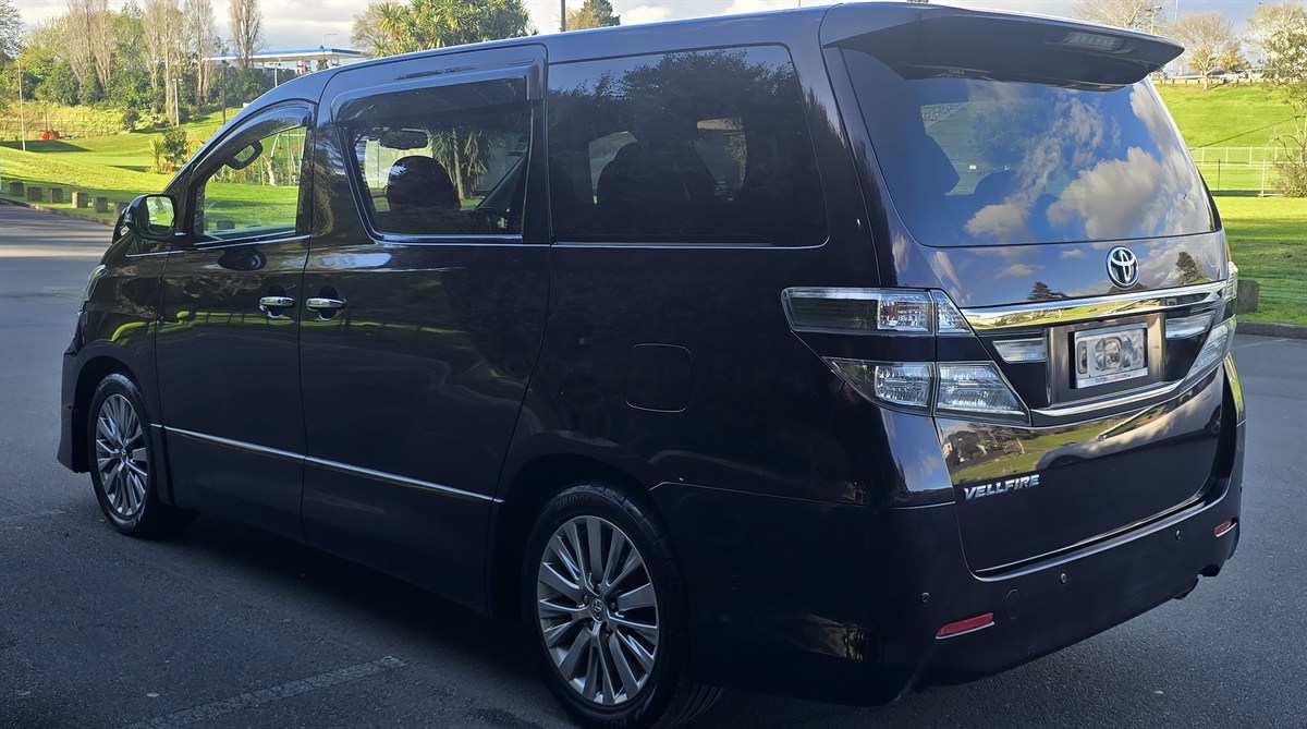 2013 Toyota Vellfire thumbnail