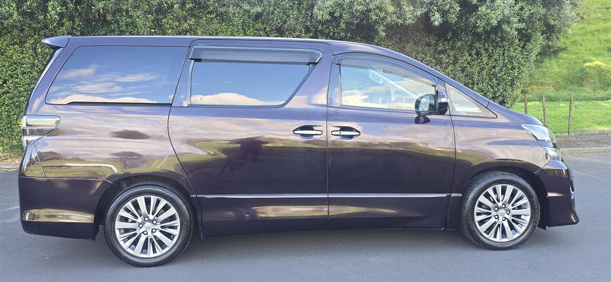 2013 Toyota Vellfire thumbnail