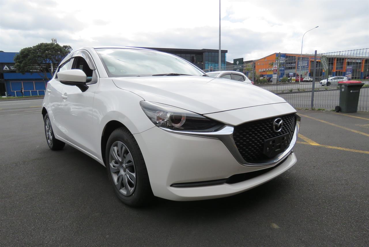 2021 Mazda 2 thumbnail