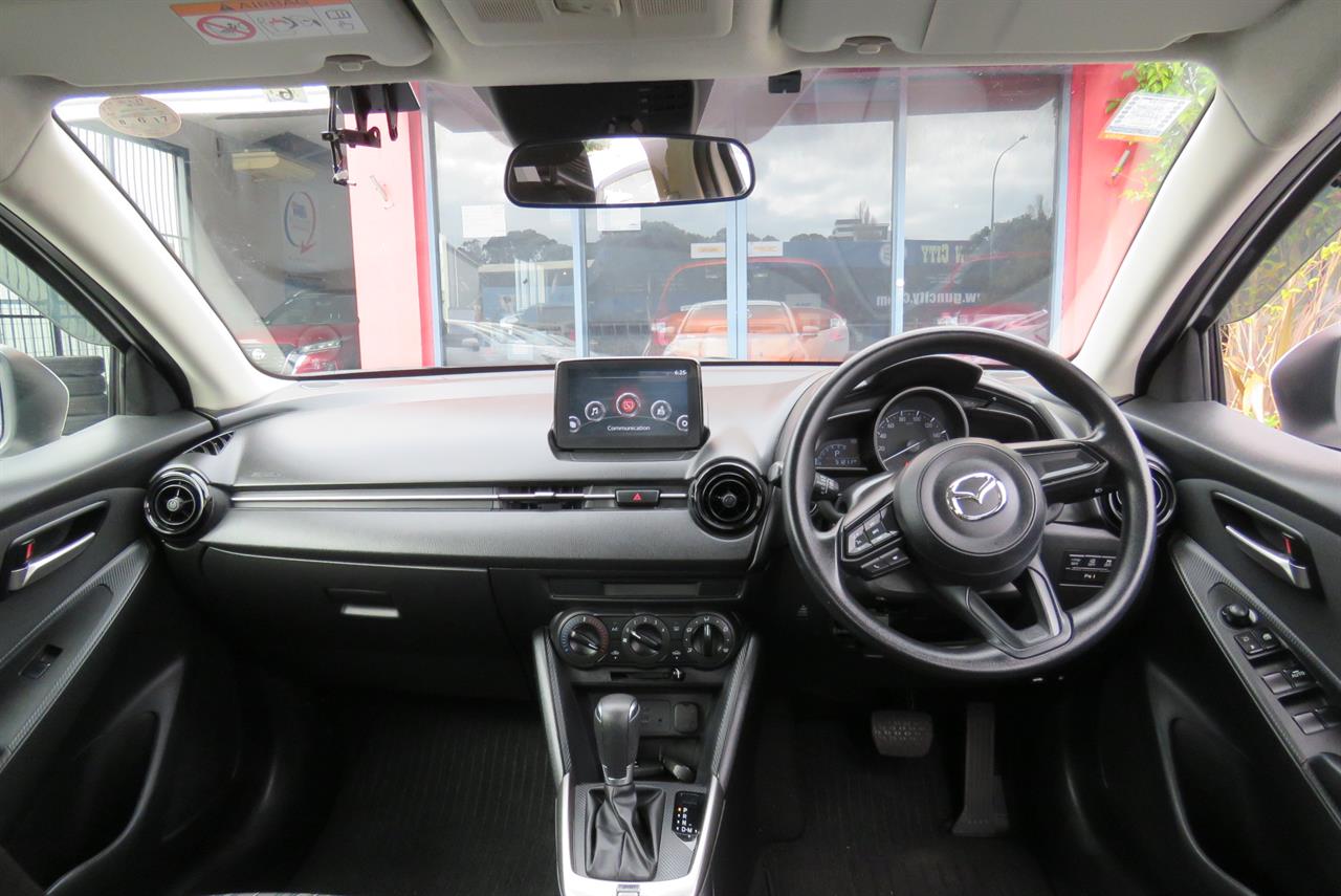 2021 Mazda 2 thumbnail